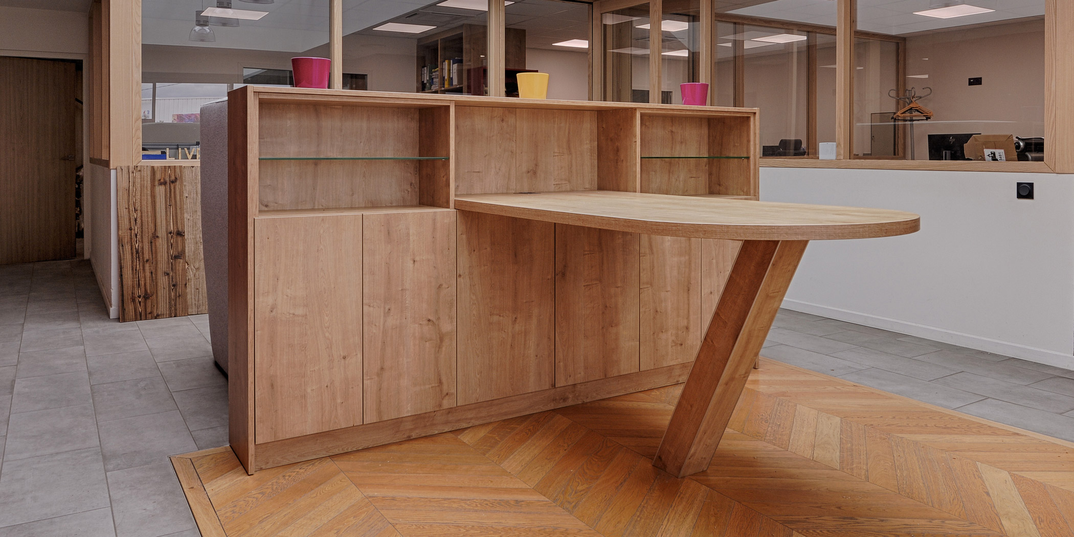 Découvrez les étapes de fabrication d'un mobilier en bois dans notre atelier par Vallon Faure